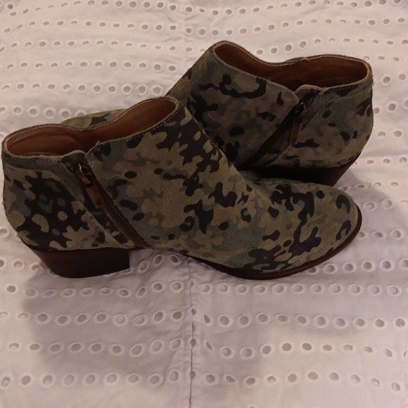 Lucky Brand Camo print Suede Booties Sz 7M - Picture 2 of 8
